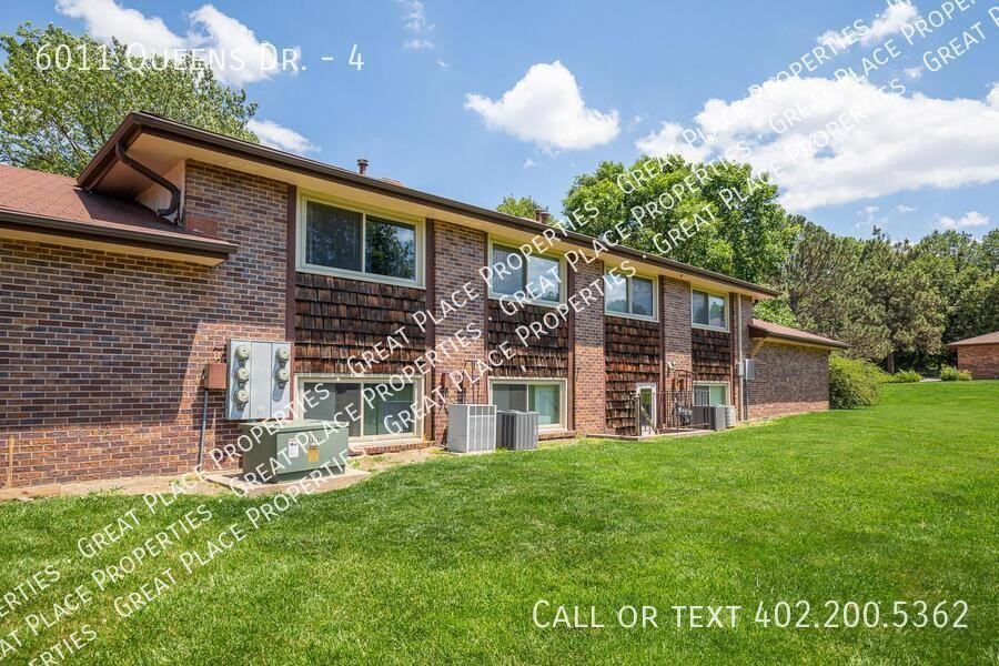 6011 Queens Dr #4 - Photo 3 of 30