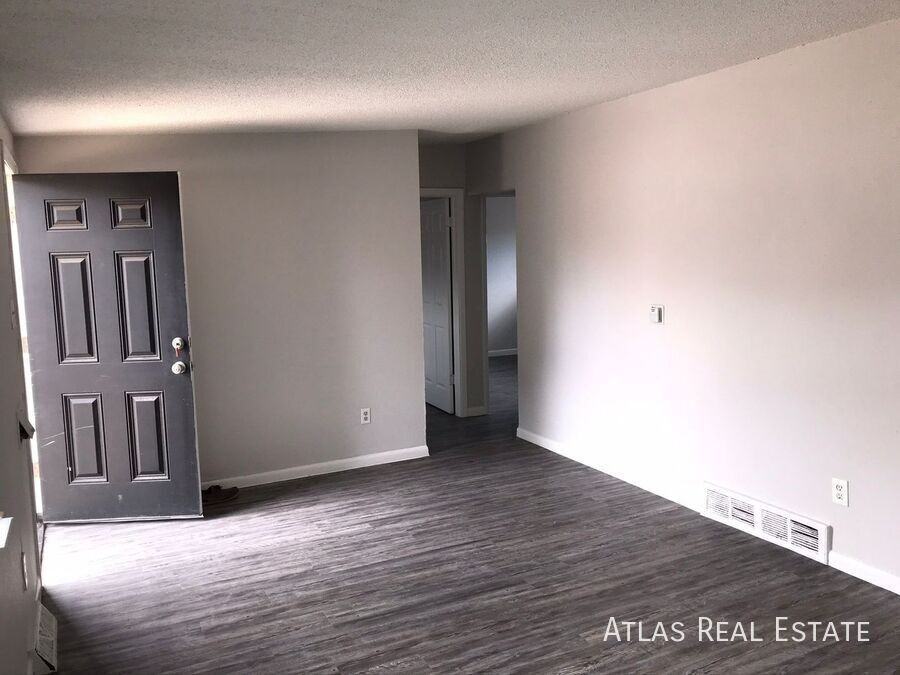 4425 Elizabeth St - Photo 4 of 17