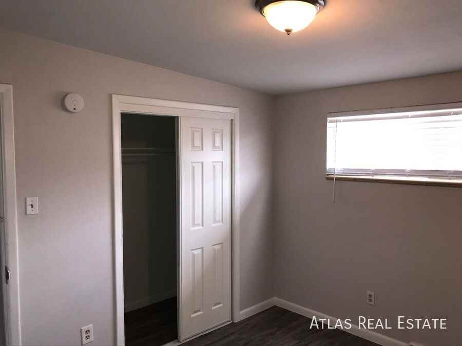 4425 Elizabeth St - Photo 5 of 17