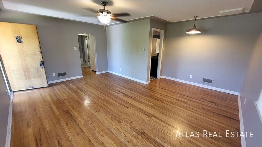 2703 S Hooker St - Photo 5 of 19