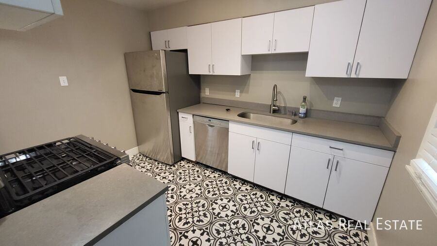 2703 S Hooker St - Photo 2 of 19