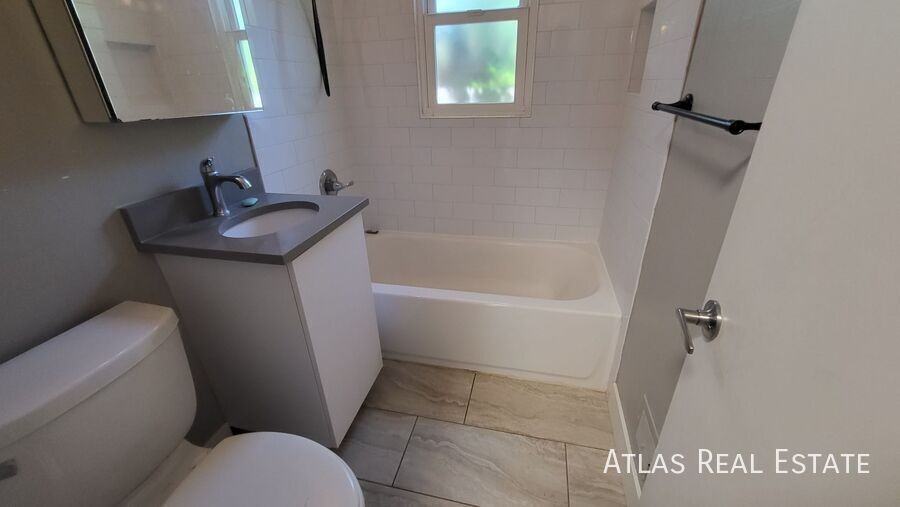 2703 S Hooker St - Photo 6 of 19