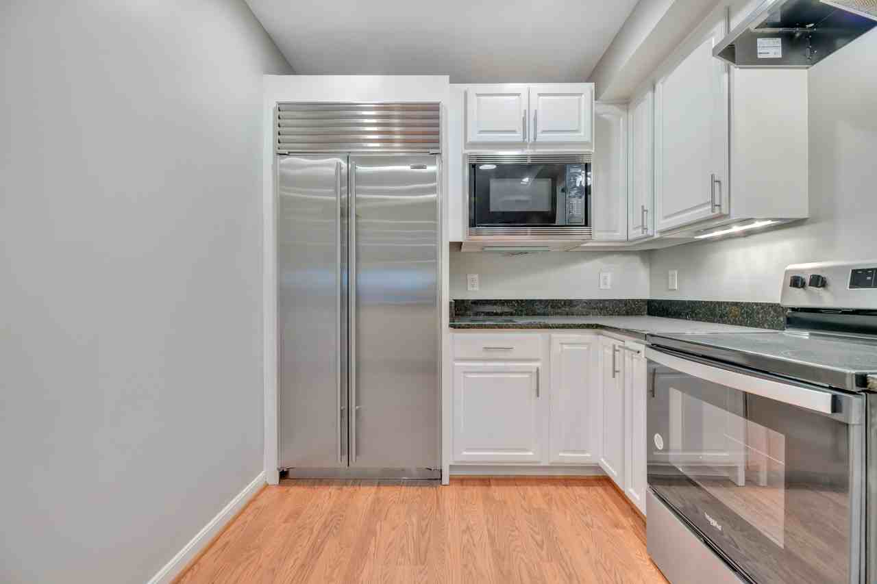 1360 Kenyon St Nw #B - Photo 2 of 23