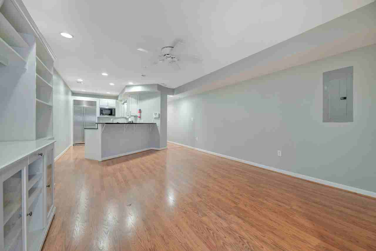 1360 Kenyon St Nw #B - Photo 5 of 23