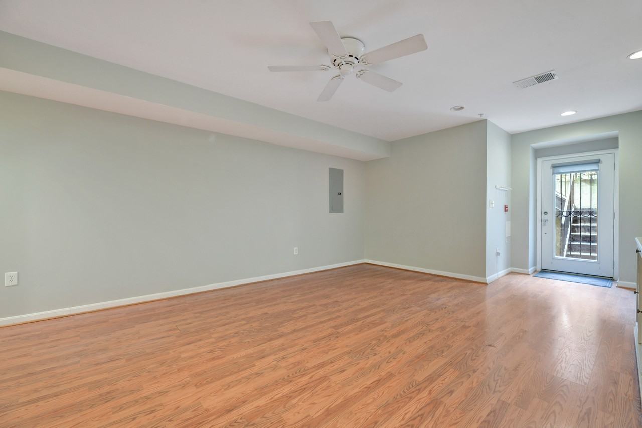 1360 Kenyon St Nw #B - Photo 6 of 23
