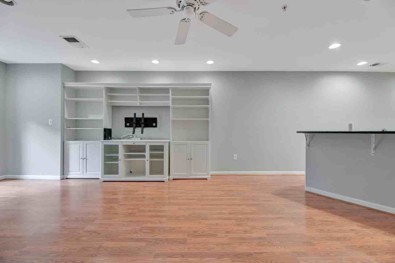 1360 Kenyon St Nw #B - Photo 7 of 23