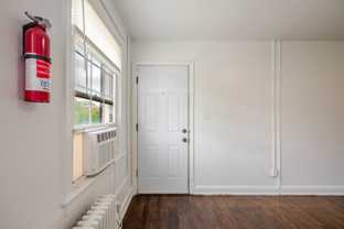 2425 E St Ne #4 - Photo 1 of 1