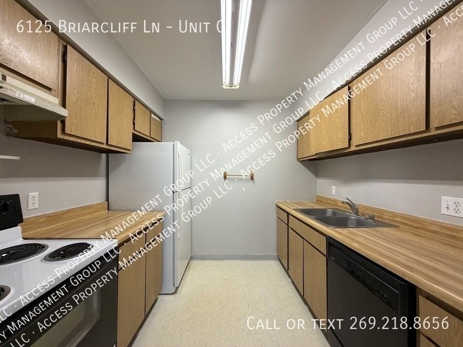 6125 Briarcliff Ln #C - Photo 3 of 10