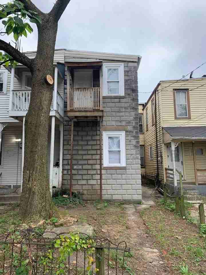 109 Hoerner St - Photo 2 of 13