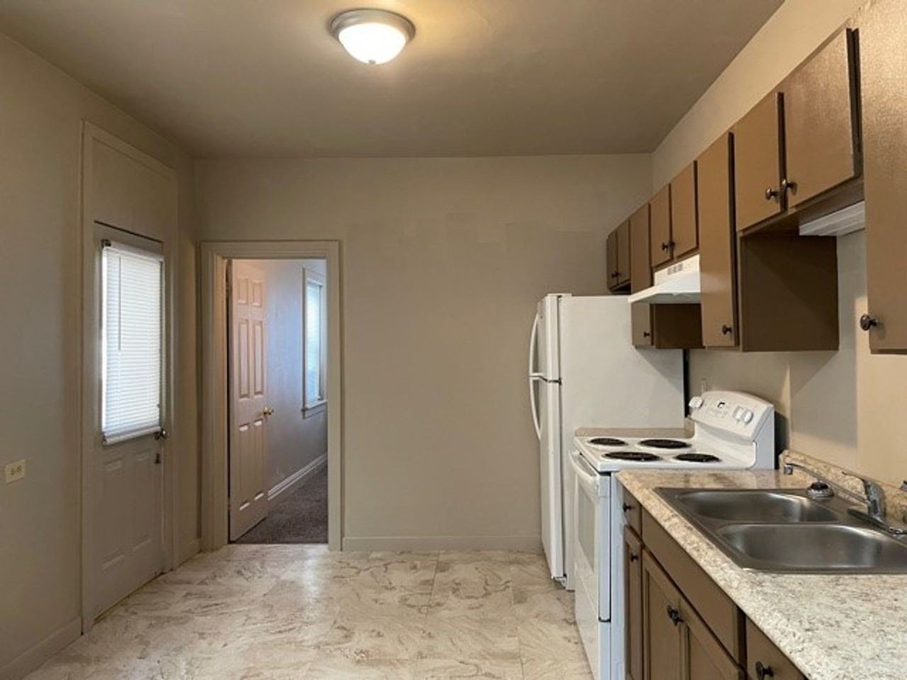 109 Hoerner St - Photo 6 of 13