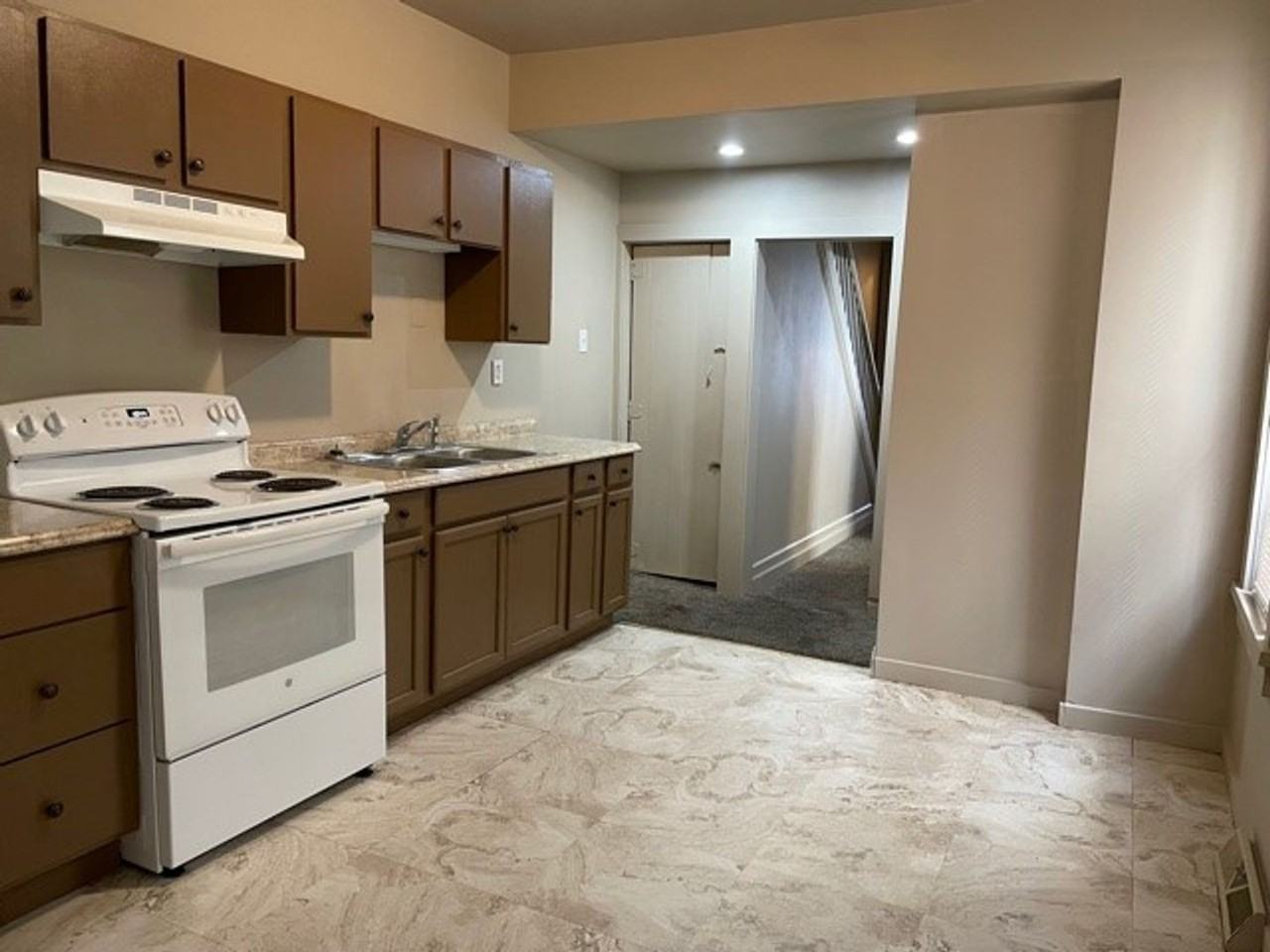 109 Hoerner St - Photo 7 of 13