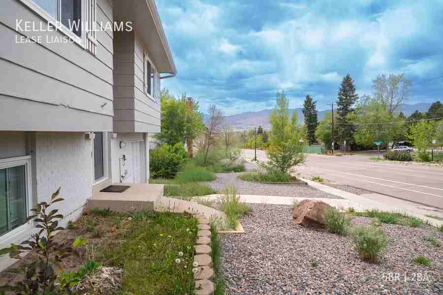 1105 Mount View Ln - Photo 3 of 13