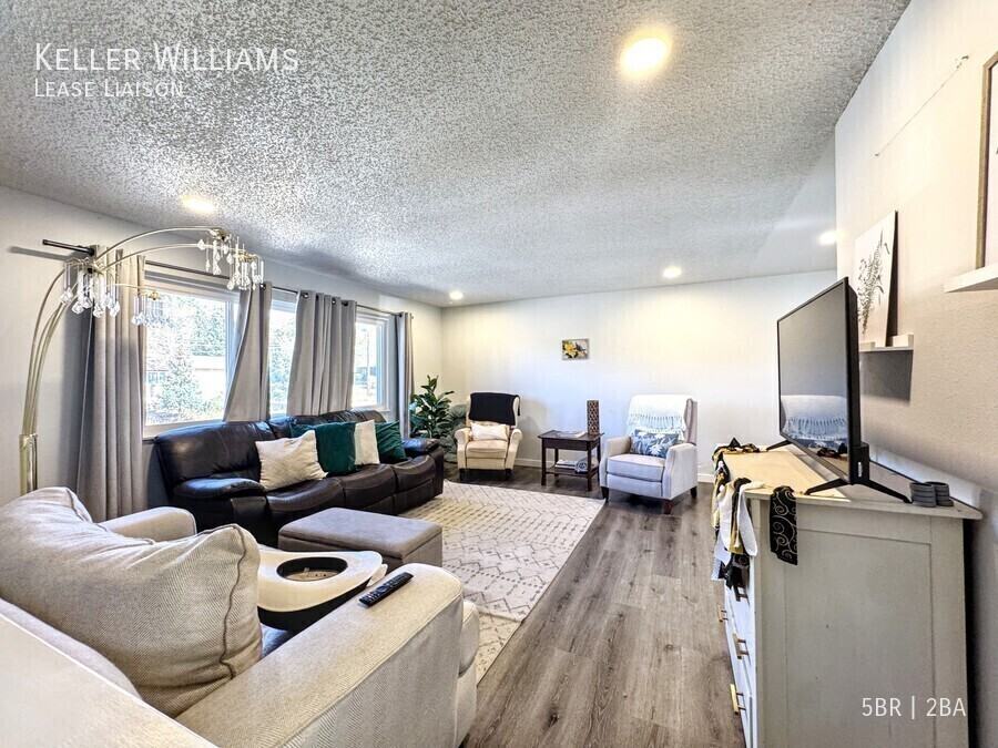 1105 Mount View Ln - Photo 5 of 13