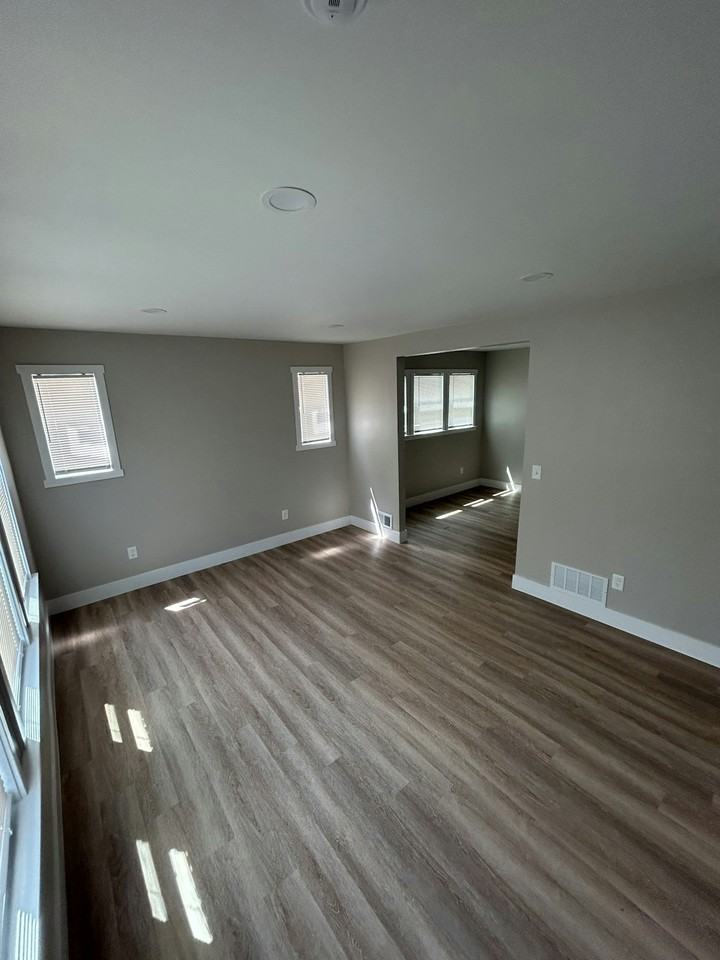 13723 Mapleridge St, Unit 1st Floor - Photo 2 of 16