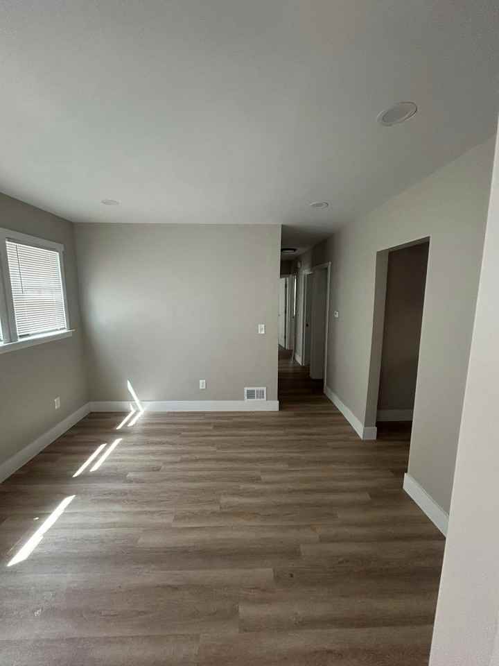 13723 Mapleridge St, Unit 1st Floor - Photo 3 of 16