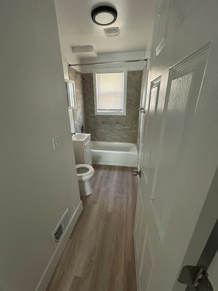 13723 Mapleridge St, Unit 1st Floor - Photo 6 of 16