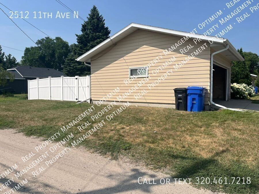 2512 11th Ave N - Photo 3 of 26