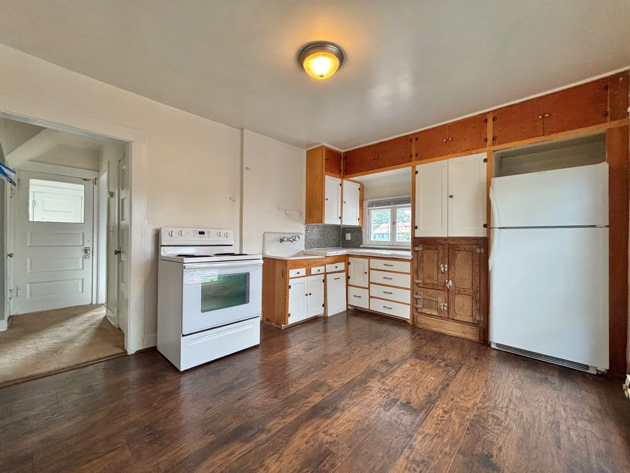 1122 W Augusta Ave #1 - Photo 4 of 10
