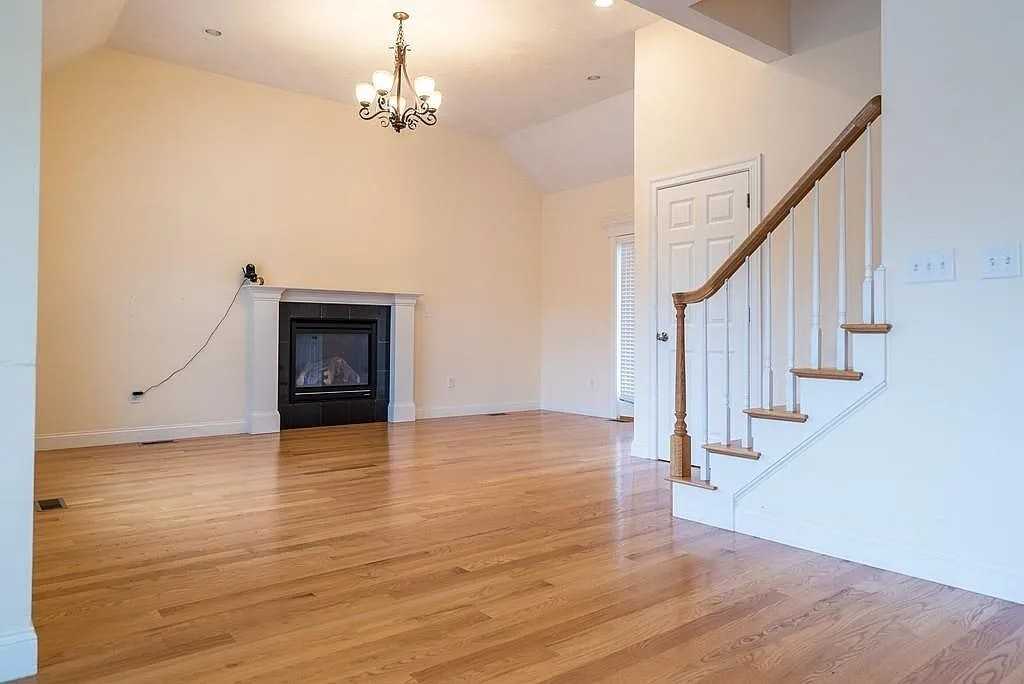 32 Empire Drive - Photo 4 of 27