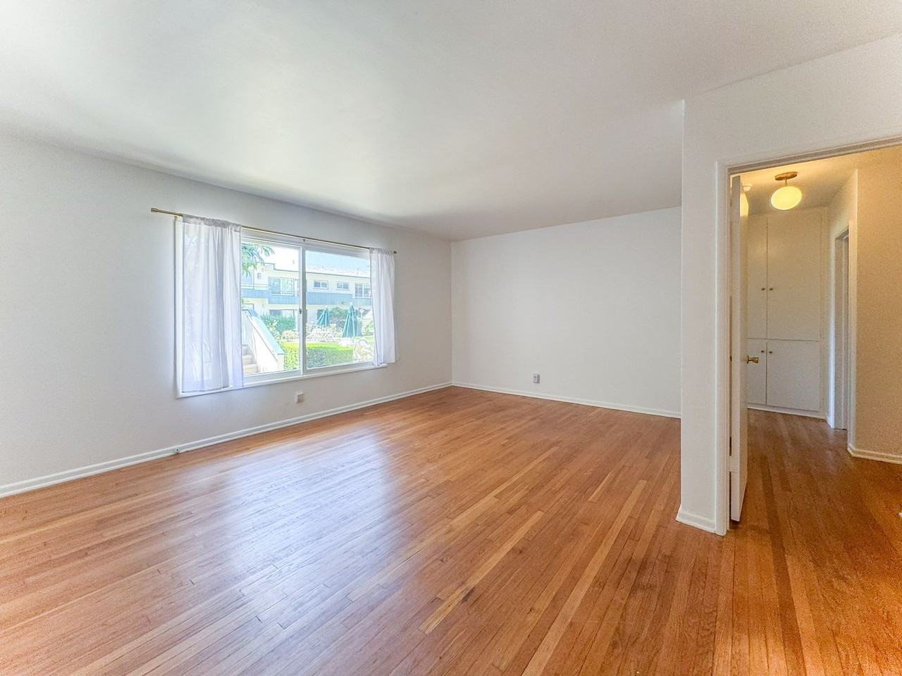 2033 Euclid St #6 - Photo 4 of 16