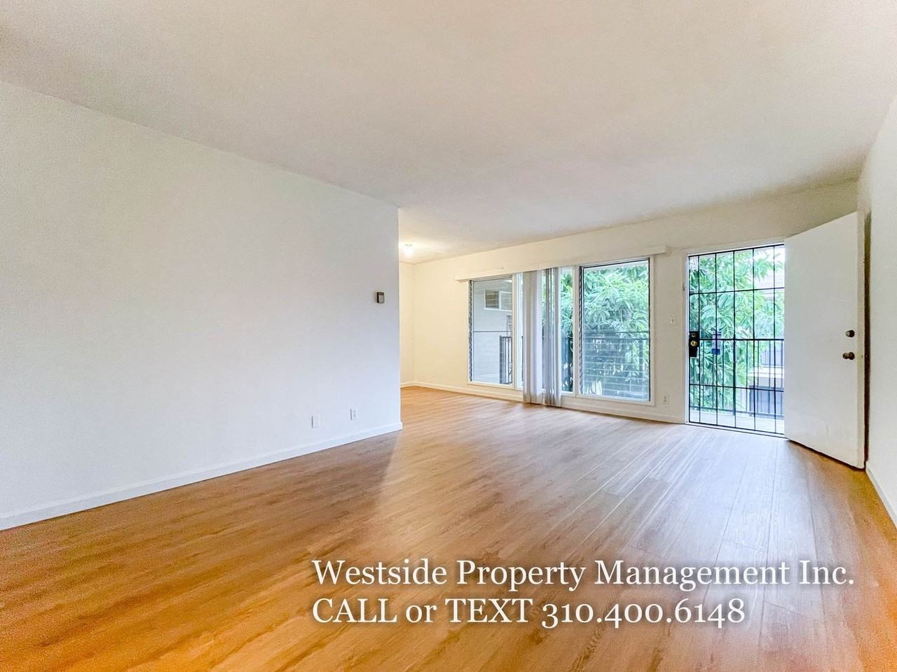 1555 S Hayworth Ave #16 - Photo 5 of 10