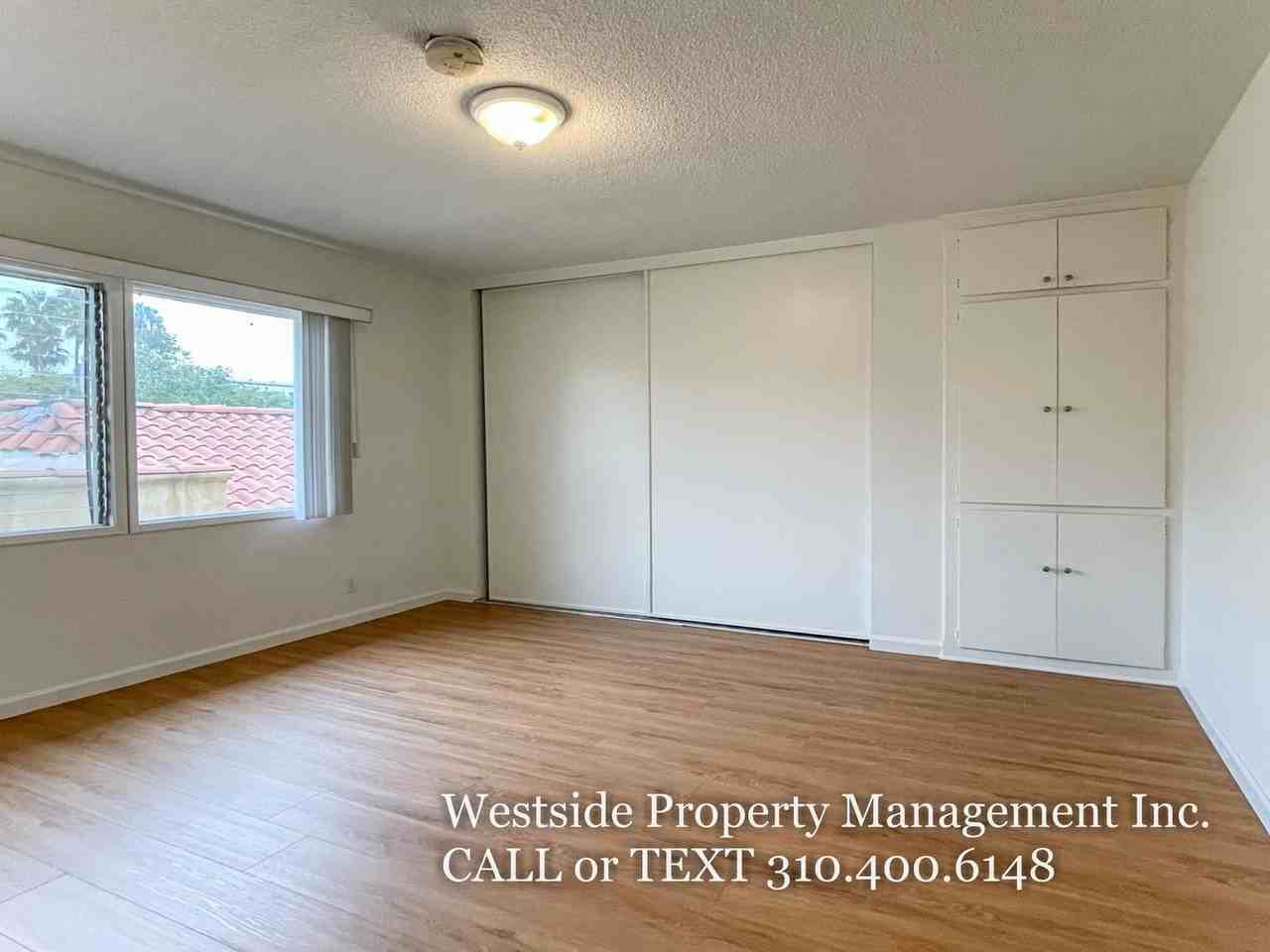 1555 S Hayworth Ave #16 - Photo 6 of 10