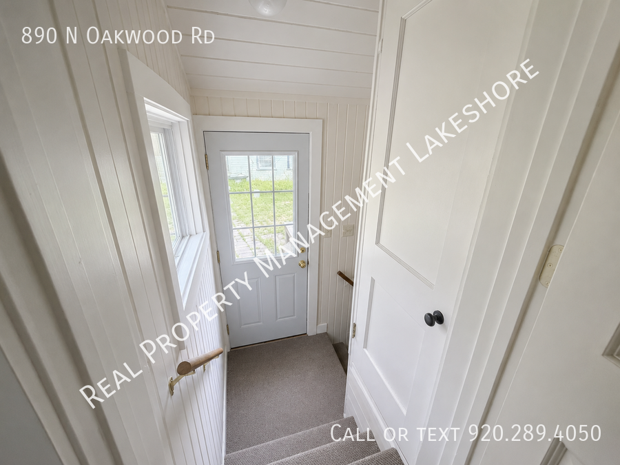 890 N Oakwood Rd - Photo 2 of 15