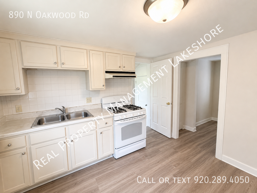 890 N Oakwood Rd - Photo 4 of 15