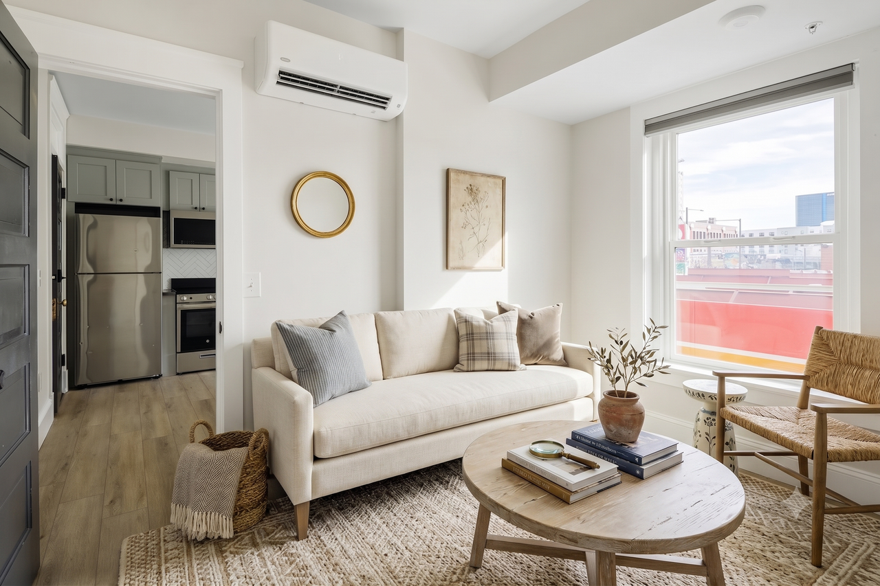 1023 N Broadway #304 - Photo 3 of 13