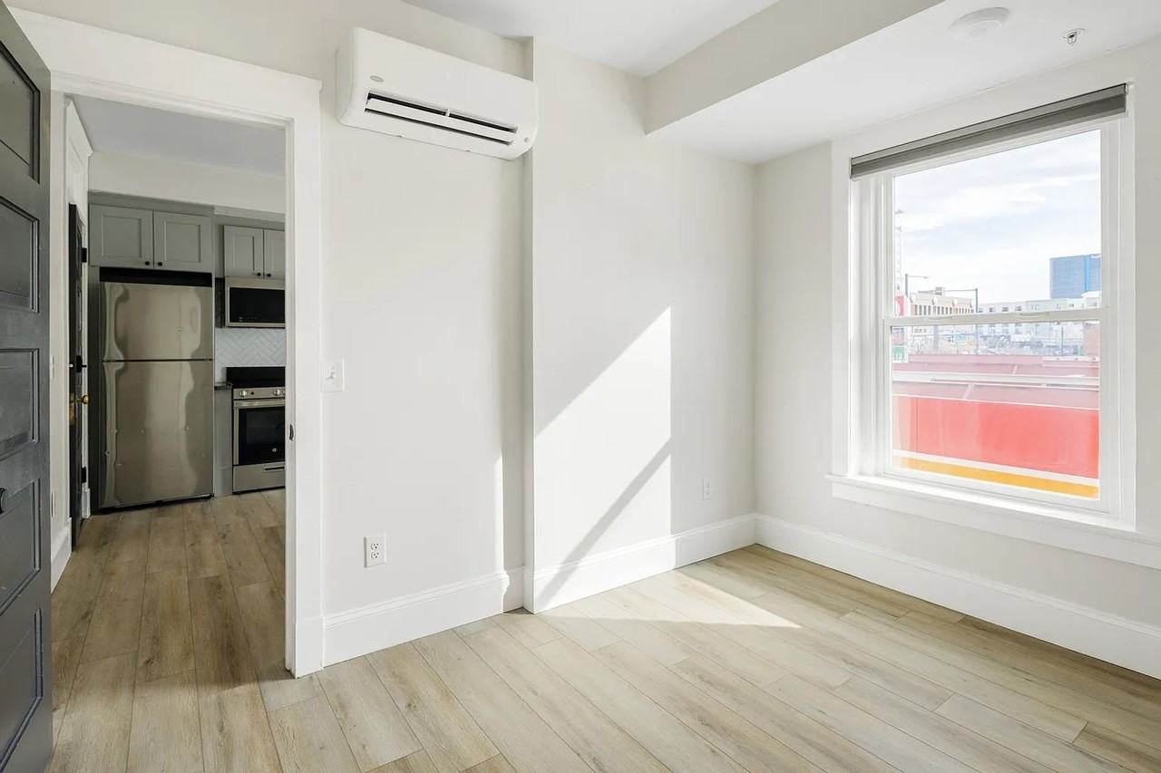 1023 N Broadway #304 - Photo 4 of 13