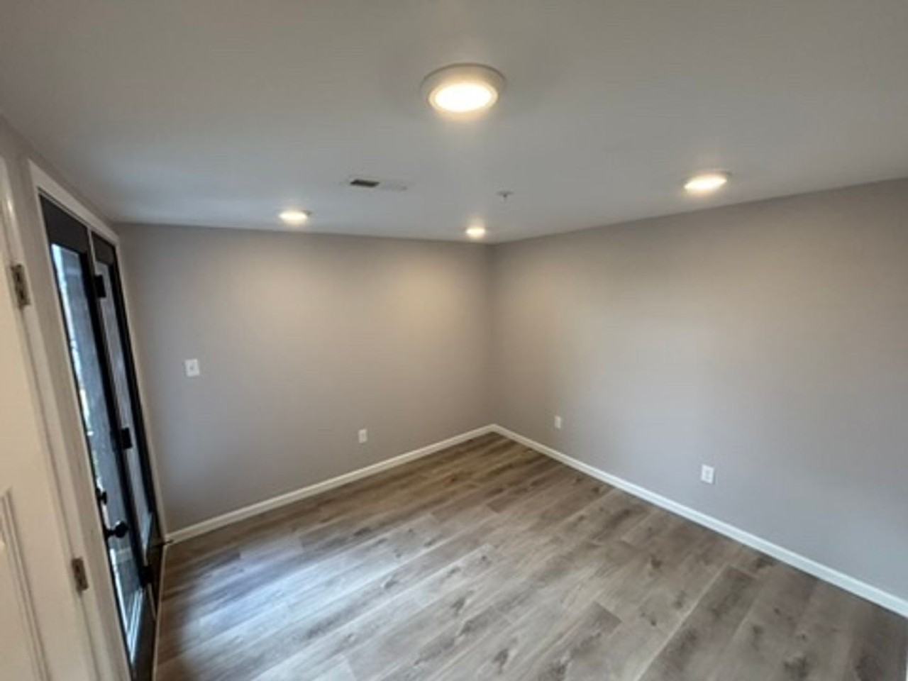 235 E Market St Rm 2 #6 - Photo 5 of 19
