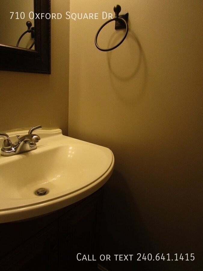 710 Oxford Square Dr - Photo 2 of 12