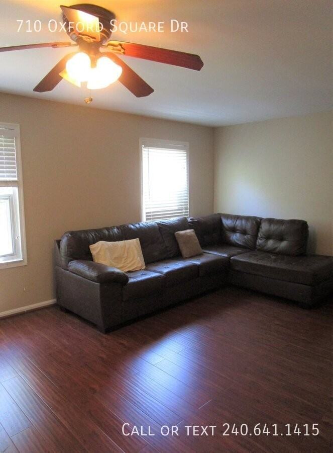 710 Oxford Square Dr - Photo 3 of 12