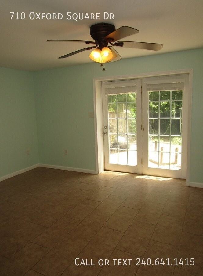 710 Oxford Square Dr - Photo 4 of 12