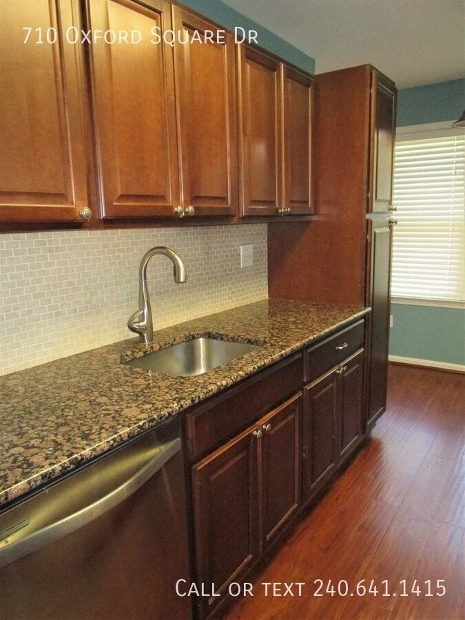 710 Oxford Square Dr - Photo 6 of 12