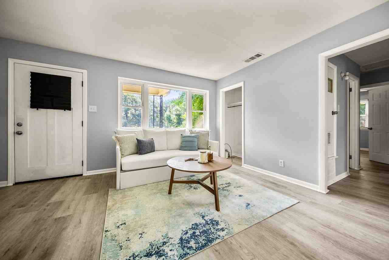15 Village Ct - Photo 5 of 26