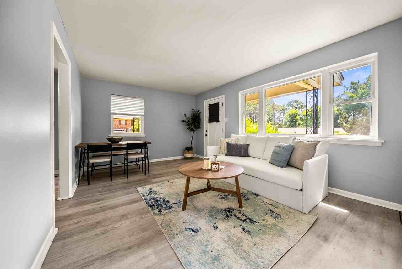 15 Village Ct - Photo 6 of 26