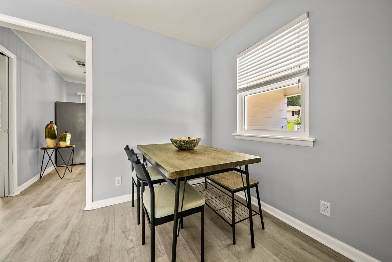 15 Village Ct - Photo 7 of 26