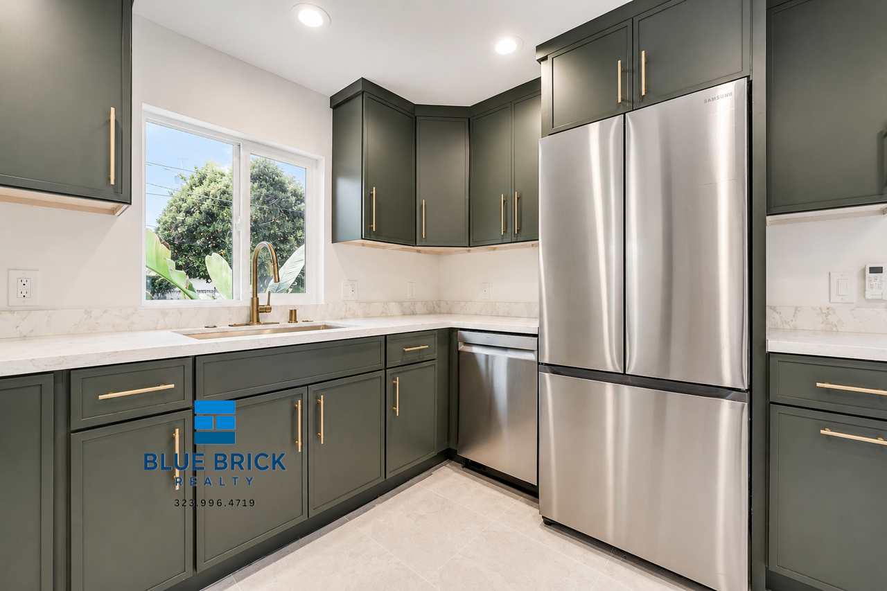 5622 Radford Ave - Photo 2 of 10