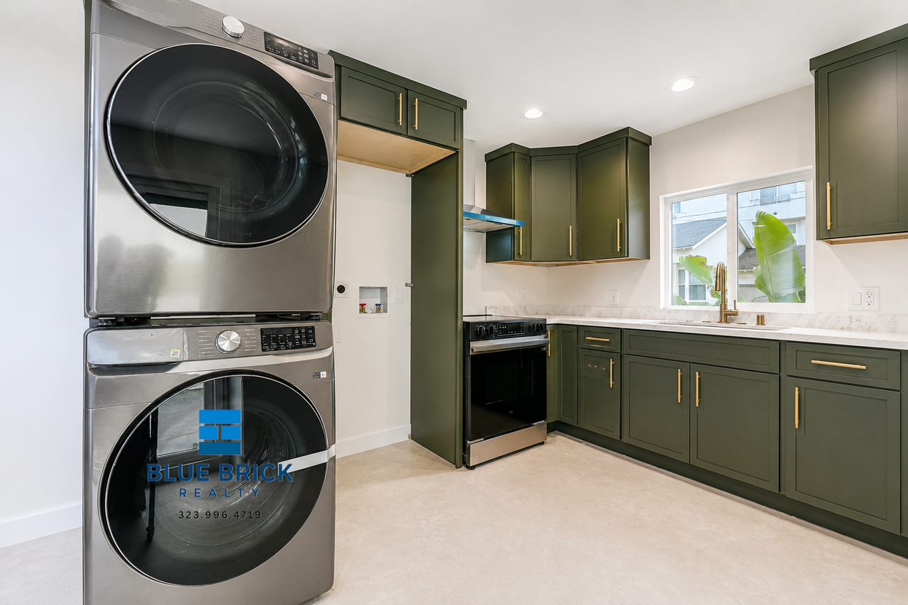 5622 Radford Ave - Photo 5 of 10