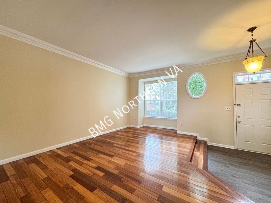 10230 Magnolia Grove Dr - Photo 2 of 33
