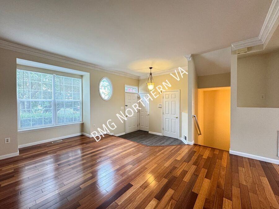 10230 Magnolia Grove Dr - Photo 3 of 33