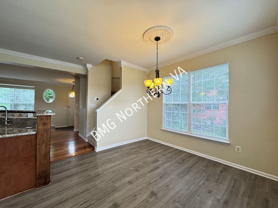 10230 Magnolia Grove Dr - Photo 4 of 33