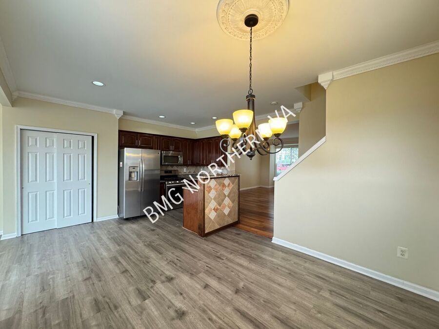 10230 Magnolia Grove Dr - Photo 5 of 33