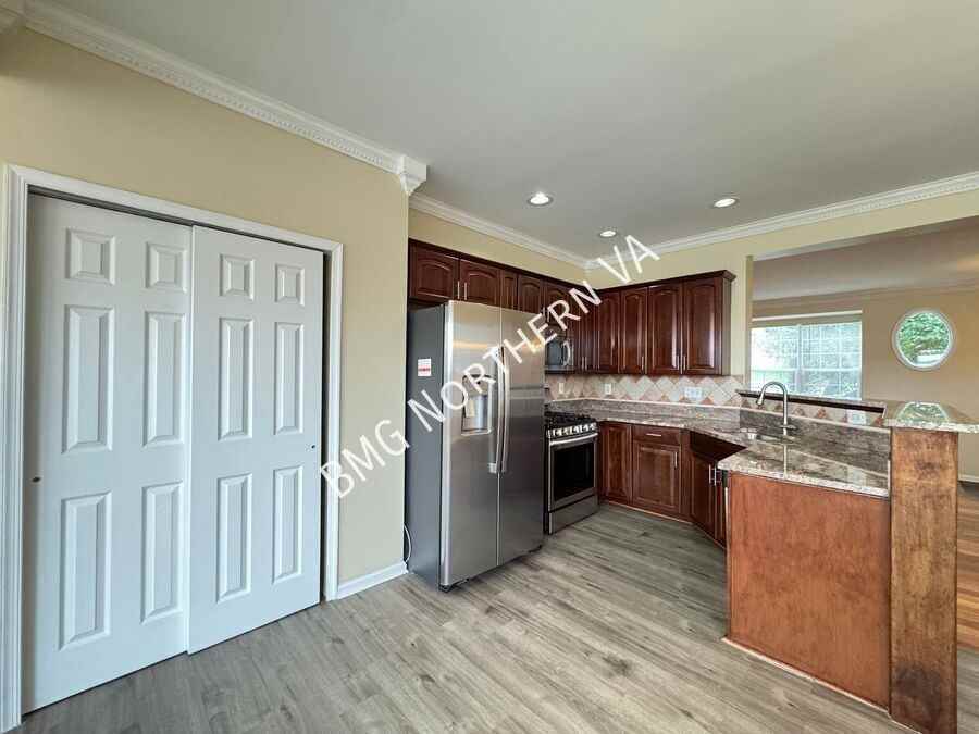 10230 Magnolia Grove Dr - Photo 6 of 33