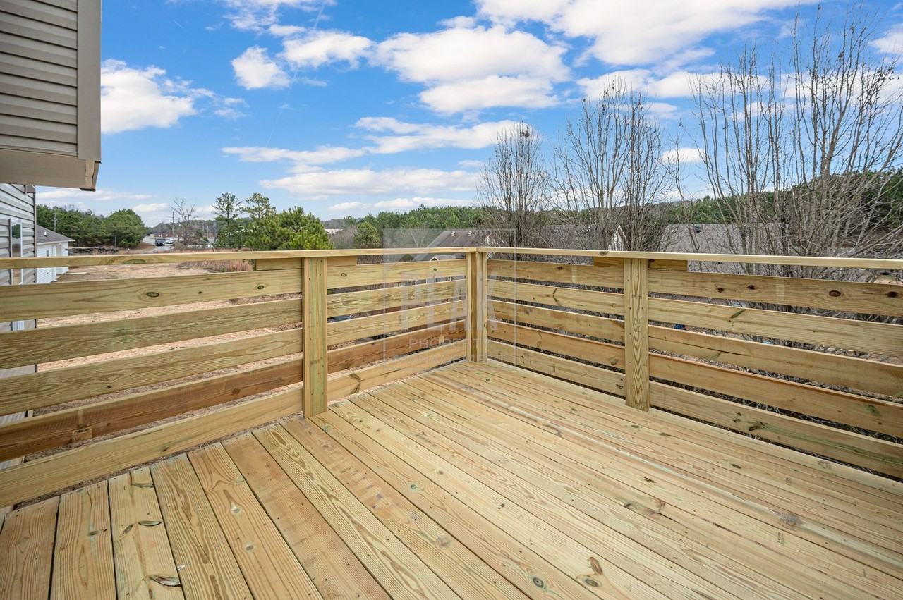 390 Woodland Cir - Photo 7 of 45