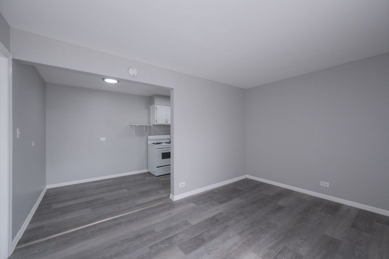 15312 Knox Ave Apt 10 - Photo 4 of 12
