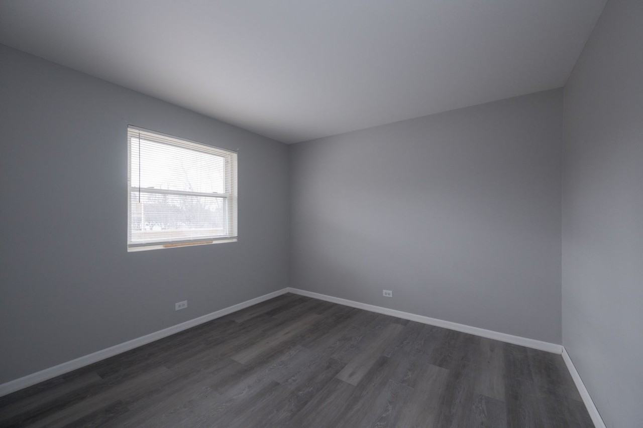 15312 Knox Ave Apt 10 - Photo 7 of 12