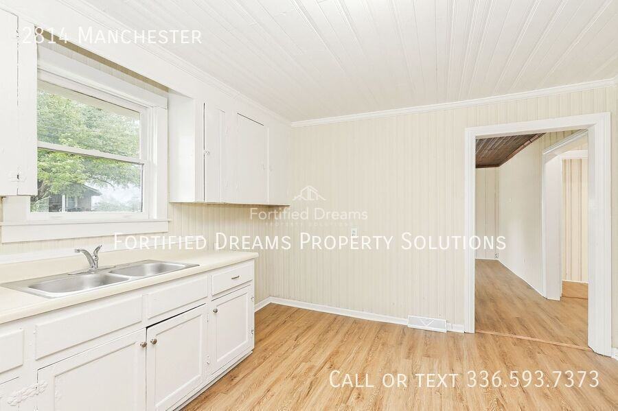 2814 Manchester St - Photo 7 of 19