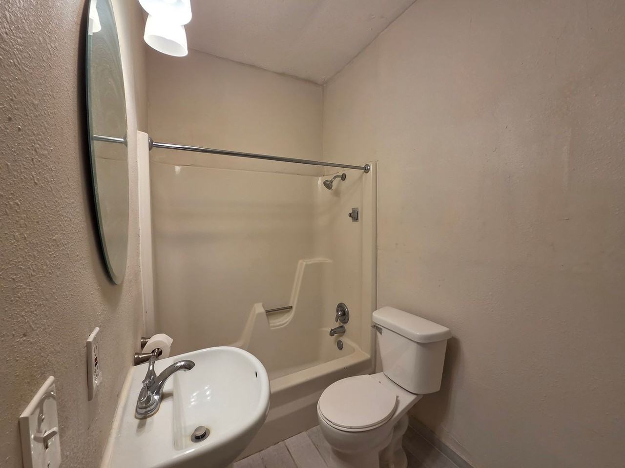 212 S Washington Ave - Photo 3 of 5